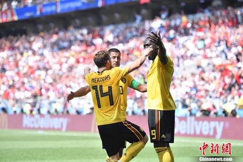 爱游戏平台-场上激战：两队攻防转换频繁，精彩纷呈！的简单介绍