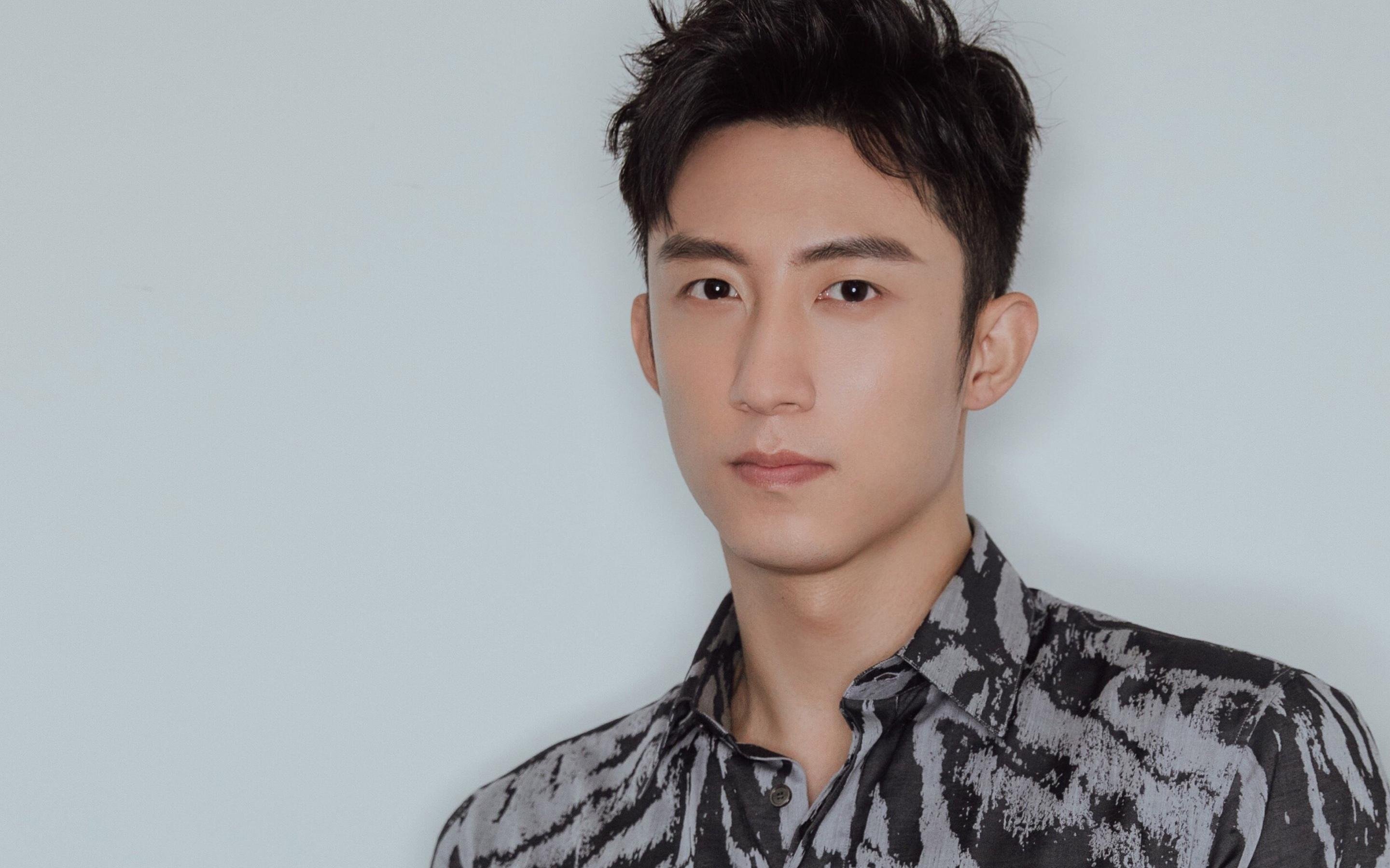 一场比赛中新秀球员展现出色的表现,球星新秀