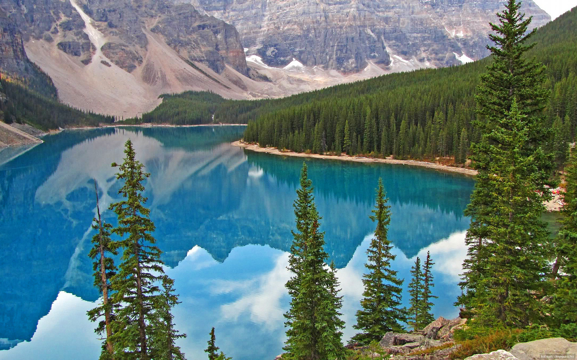 国足防守反击体系逐步成型,国足防守型中场