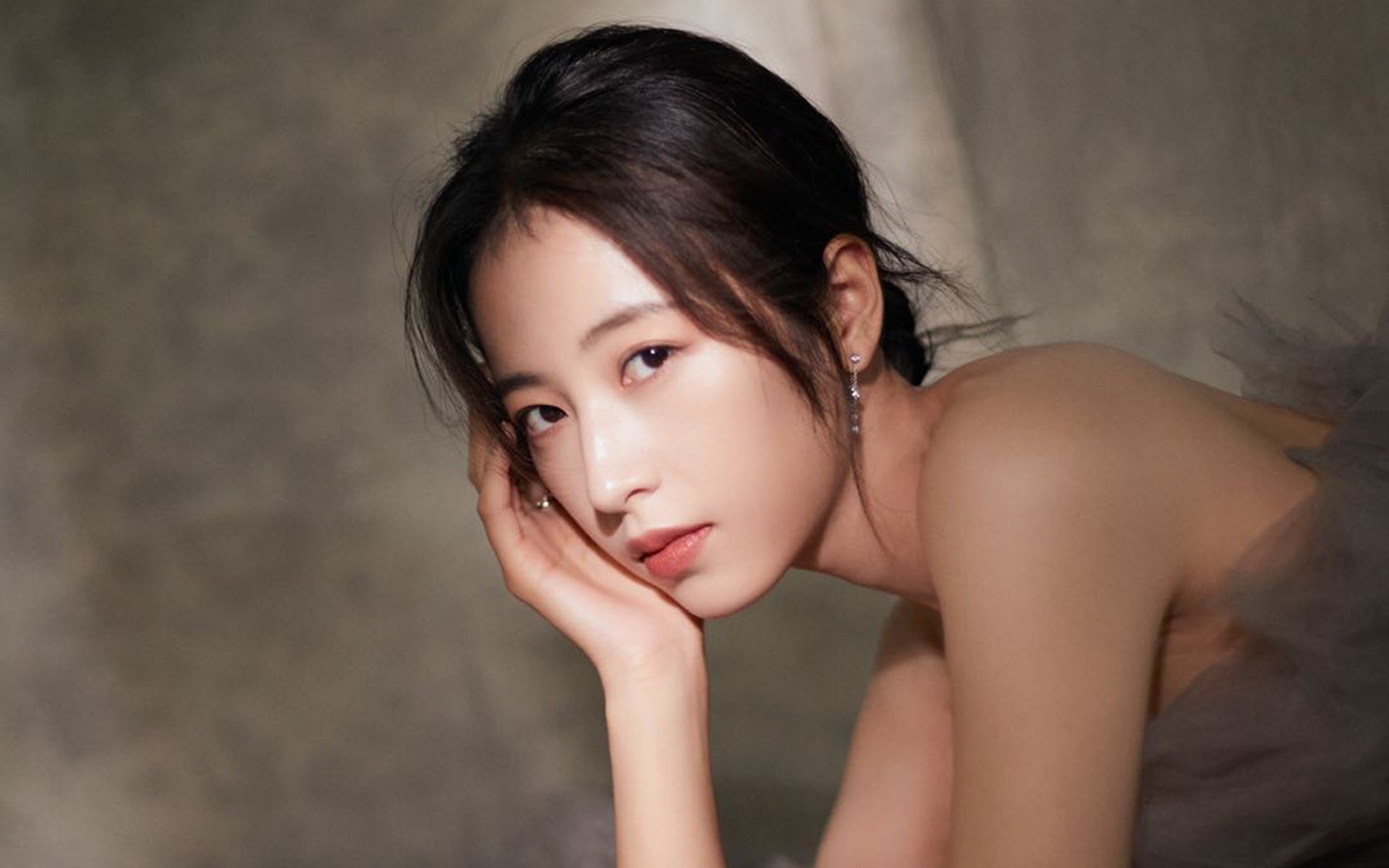 爱游戏在线登录入口-特斯·冯·迪克：领导南非队中场的攻防转换，调度球场节奏，冯 斯特拉客