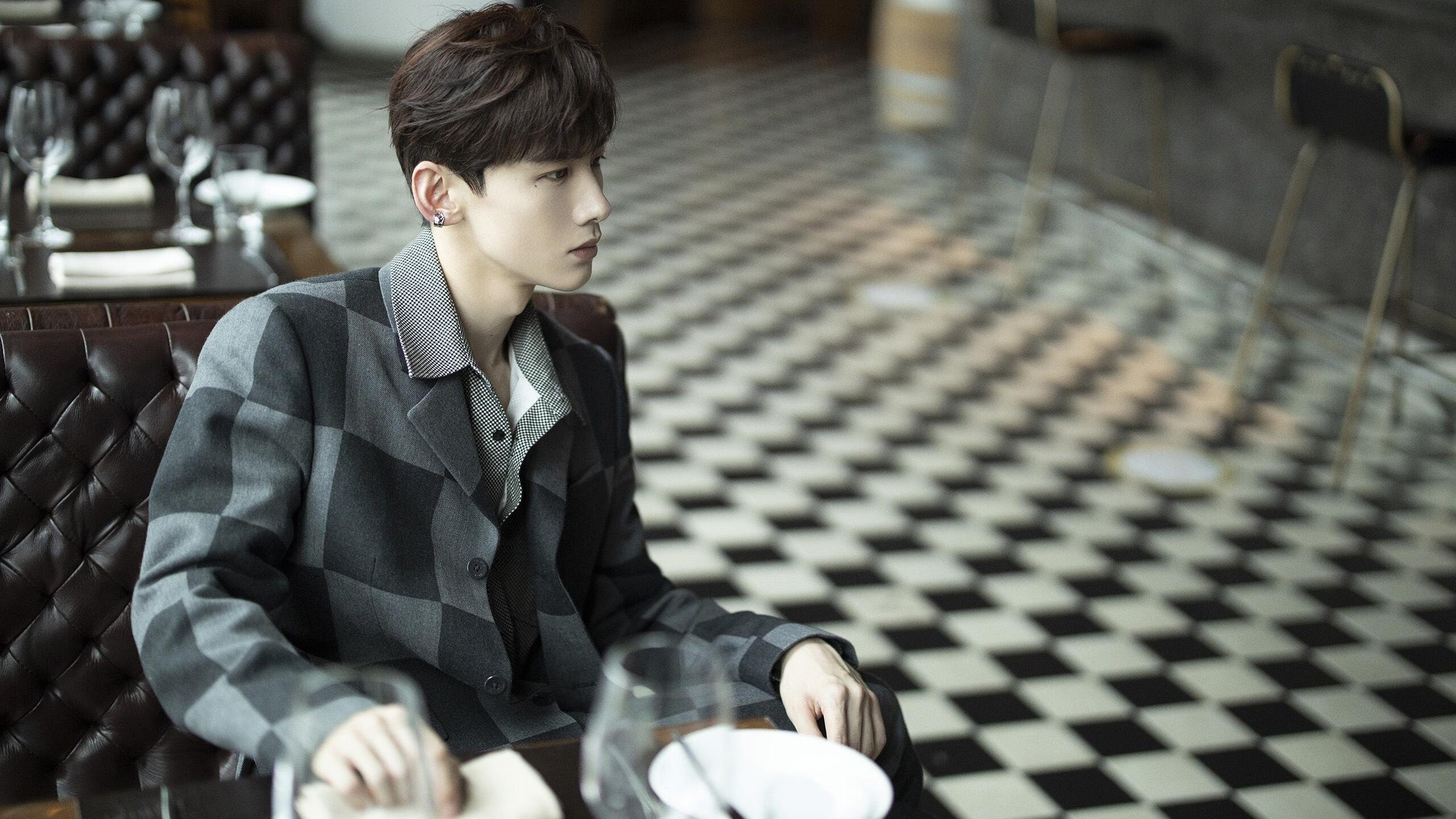 赫梅列夫斯基泳池中展现硬实力,梅赫里斯